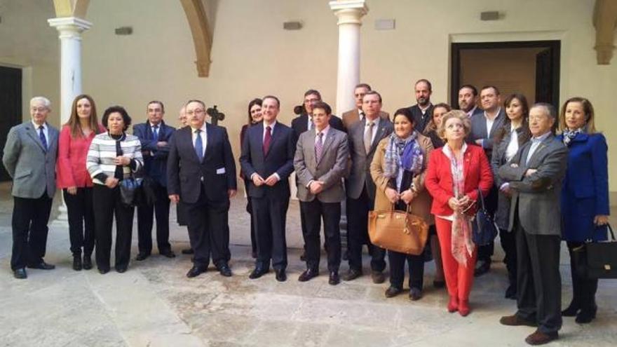 La Comisión de Cultura del Congreso visitó ayer Lorca para conocer sus bordados.