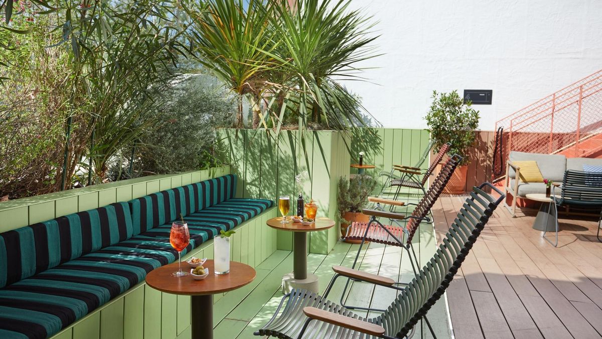 El rooftop que merecía Madrid: cócteles de infarto, una piscina perfecta y vistas al Palacio Real