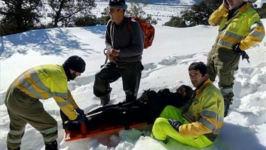 Rescatan en Vistabella a un masovero enfermo y aislado por la nieve