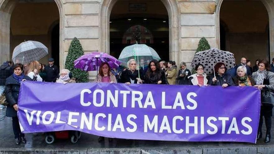 Concentración en Gijón contra la violencia machista tras la muerte de la gijonesa Paz Fernández.