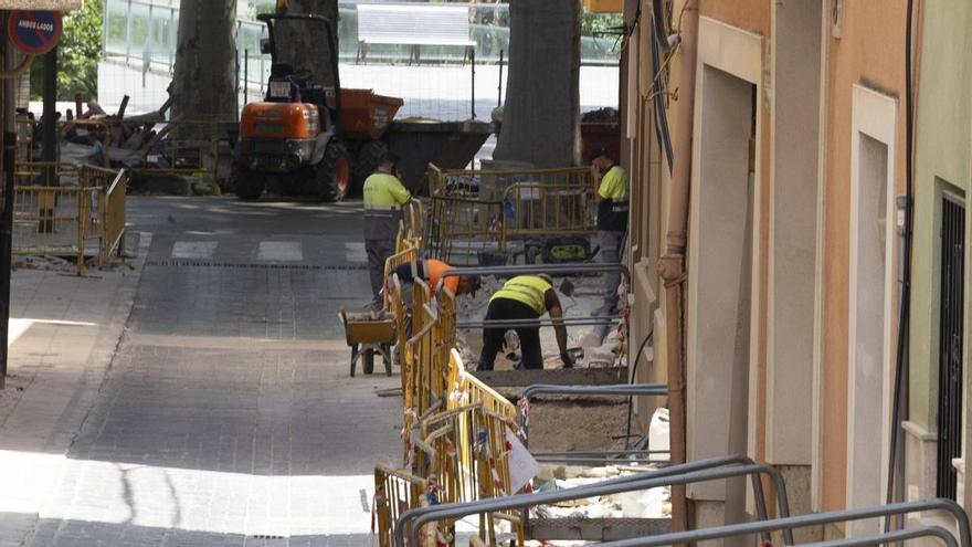 Un corte de agua en Xàtiva por la conexión de las nuevas tuberías de Pintor Russinyol afecta a 15 calles y 3 polígonos
