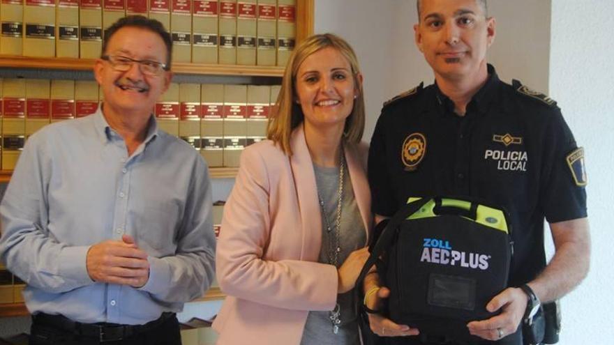 Desfibriladores para los centros educativos y la Policía de Alcalà