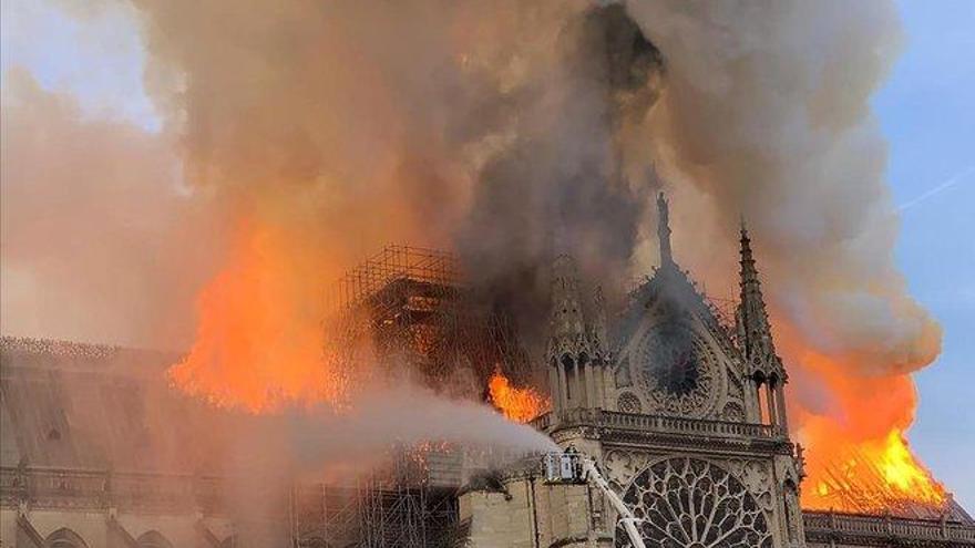 La (pésima) idea de Trump para apagar el fuego en Notre Dame