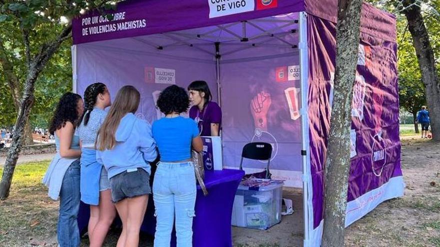 El Punto Lila atiende a cerca de 13.000 personas este verano en el parque de Castrelos de Vigo para concienciar sobre la violencia de género