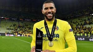 Étienne Capoue tras ganar la UEFA Europa League con el Villarreal CF