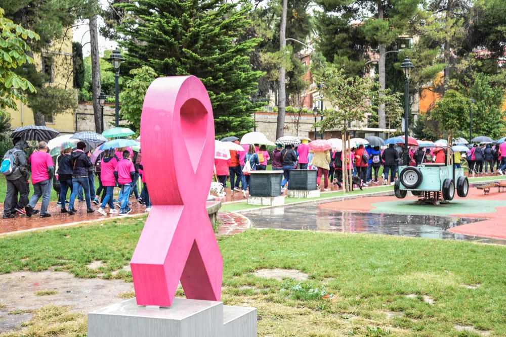 Alcoy se tiñe de rosa contra el cáncer de mama