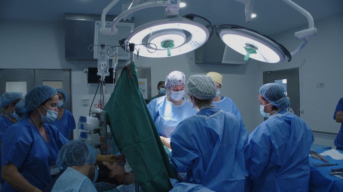 Intervención de una cesárea con acompante en el Hospital Reina Sofía