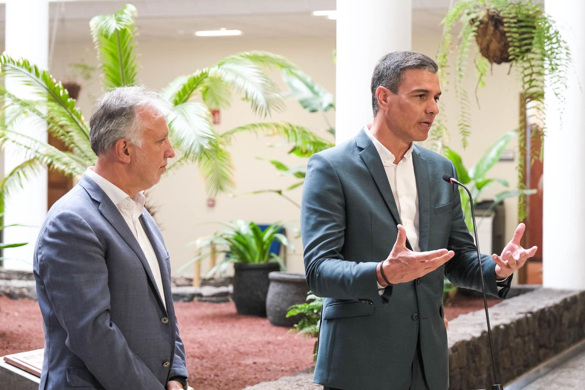 Encuentro entre Pedro Sánchez y Ángel Víctor Torres en el Cabildo de Lanzarote