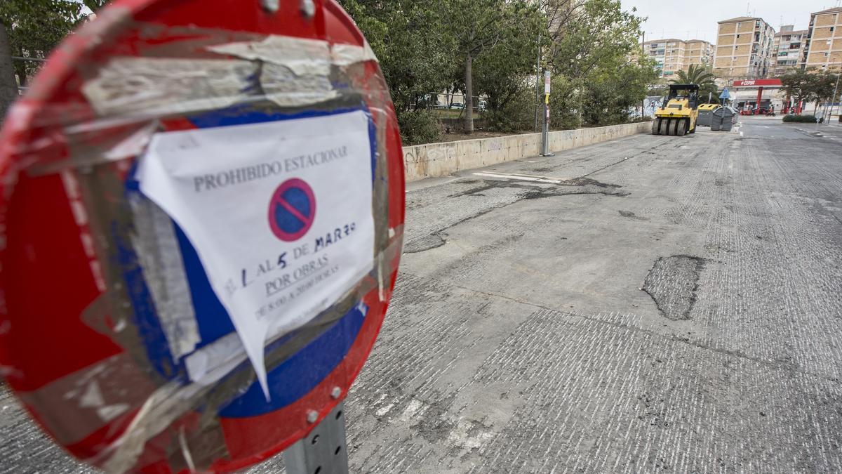 Trabajos previos en una calle de Virgen del Remedio