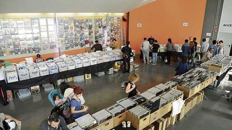 La Fira del Disc ofrecerá desde vinilos y cedés a pósters, libros y todo tipo de &#039;memorabilia&#039;.