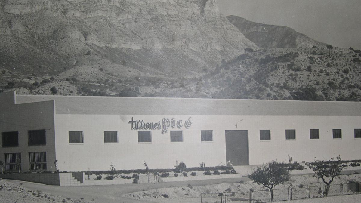La fábrica se trasladó en 1977 a una instalación de 5.000 m2 y luego se amplió hasta 8.000, remodelándose por completo en 2009