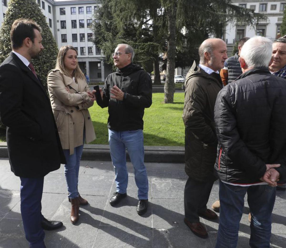 División rural: ASAJA habla de «envidias» y URA tilda de «fracaso» la tractorada