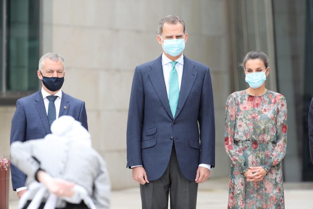 Los Reyes visitan el País Vasco.