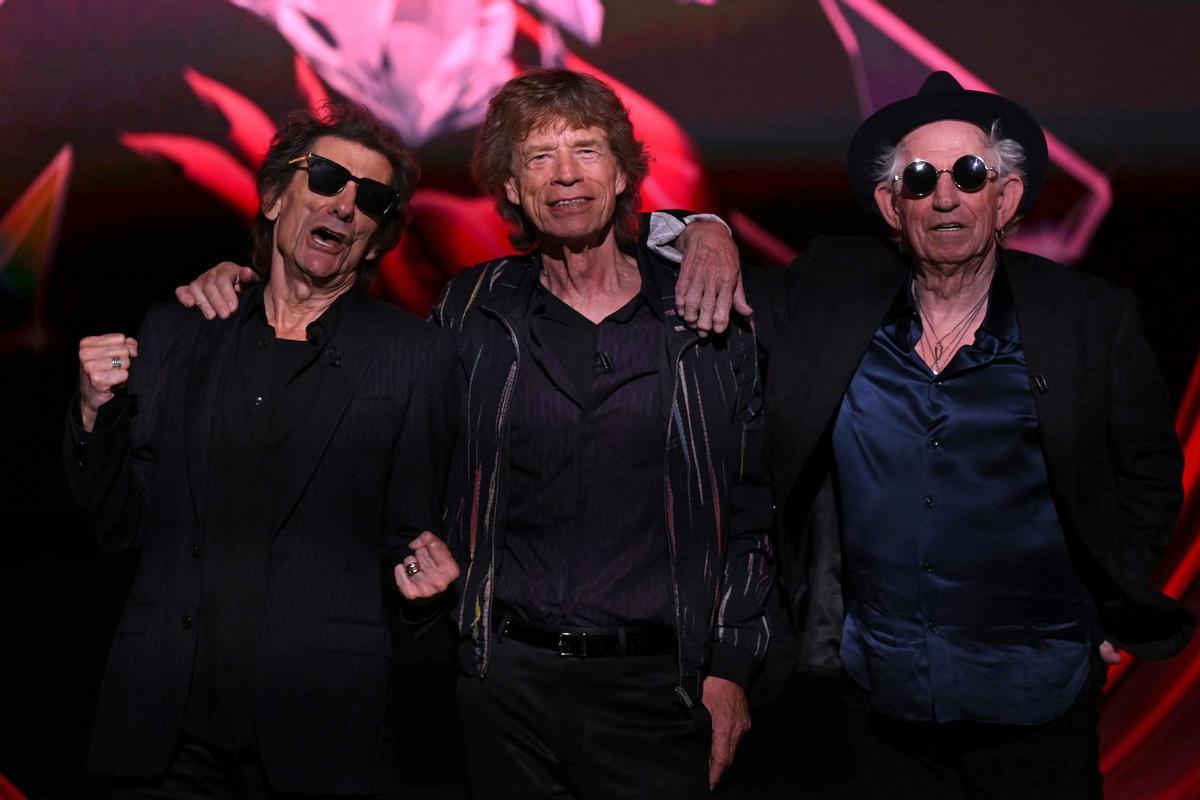 Ron Wood, Keith Richards y Mick Jagger de la legendaria banda de rock británica The Rolling Stones presentan su nuevo álbum, Hackney Diamonds en Hackney Empire en Londres el 6 de septiembre de 2023. Es su primer disco con material inédito desde 2005.