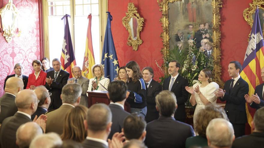 Le Senne enfoca su discurso del Dia de les Illes Balears en el &quot;bilingüismo&quot;, las familias y el turismo