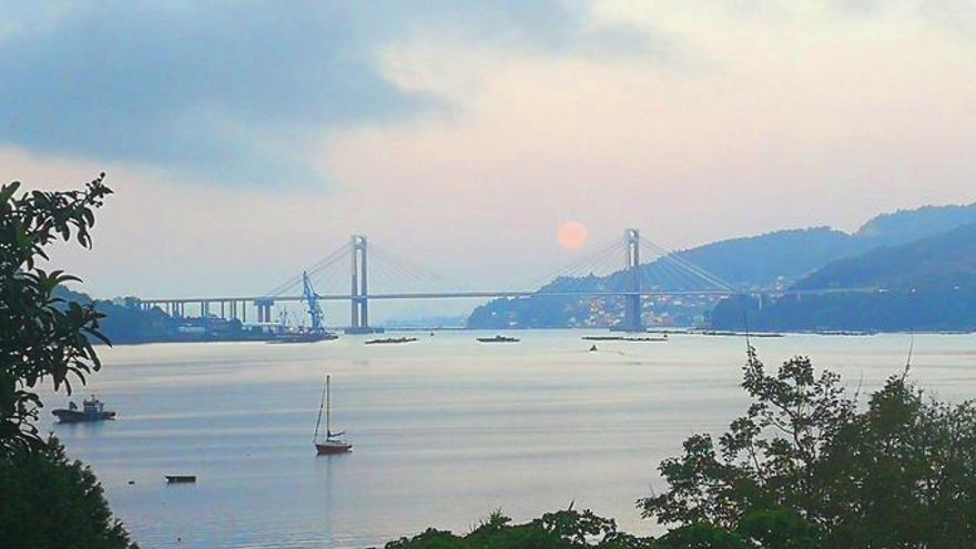 La superluna, sobre la Ría de Vigo, este martes a las 08:00 horas