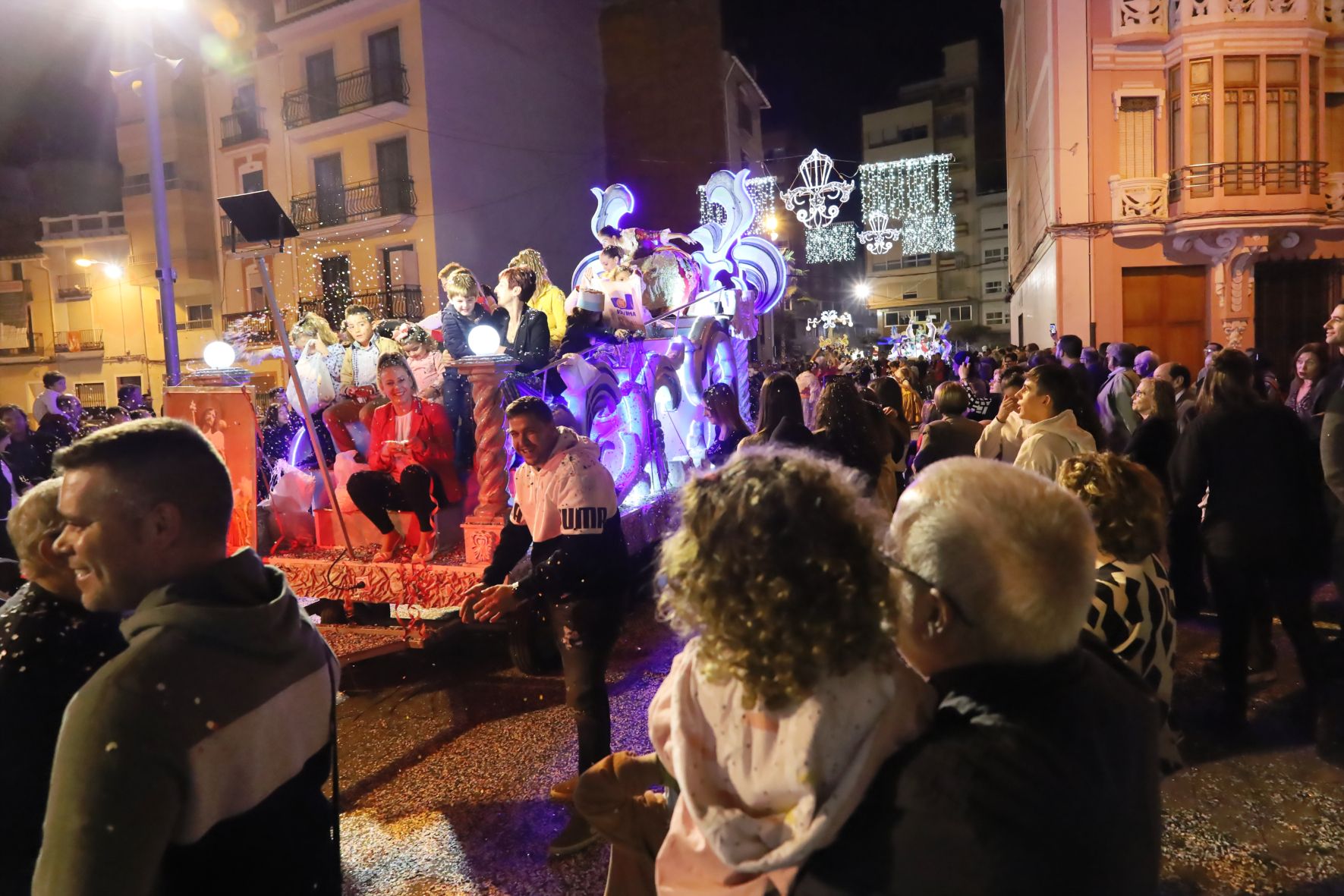 Todas las fotos del colorido desfile de carrozas de la Fira d'Onda