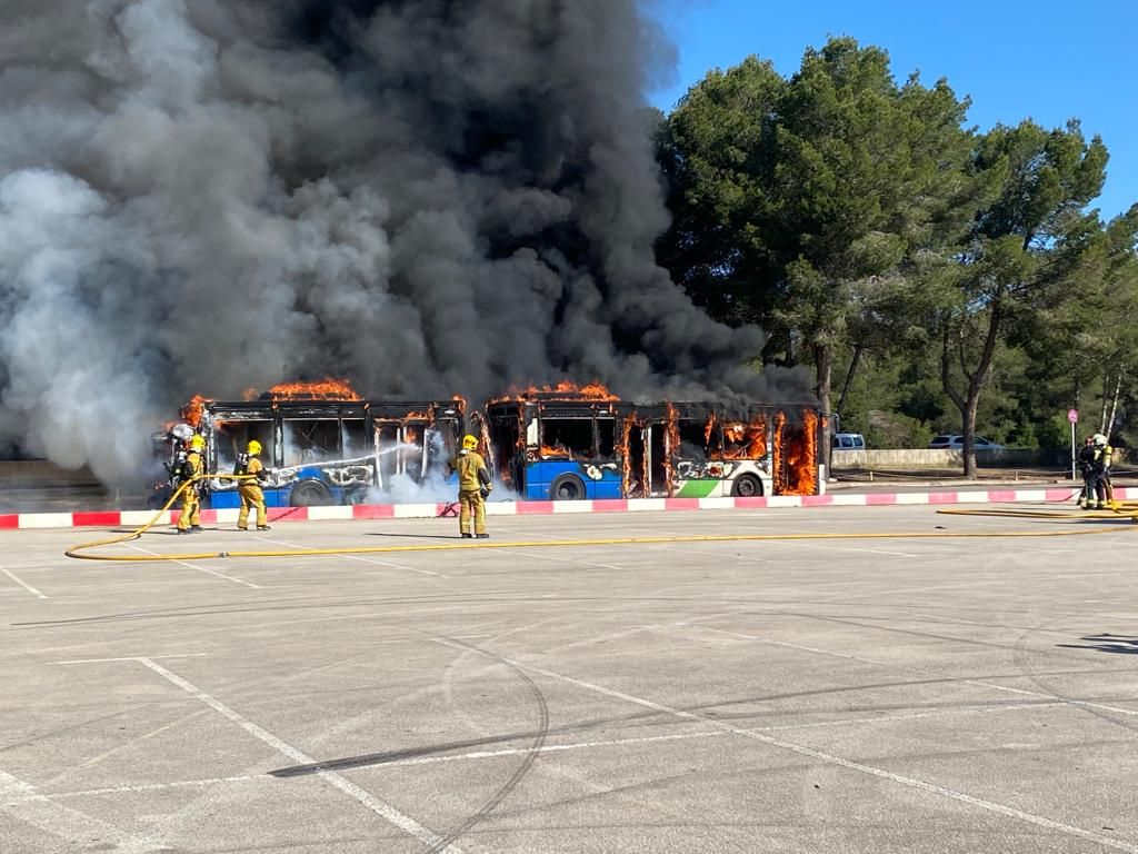 Incendio en un bus de la EMT