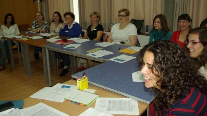 Solo mujeres en un cursillo de igualdad en Coirós