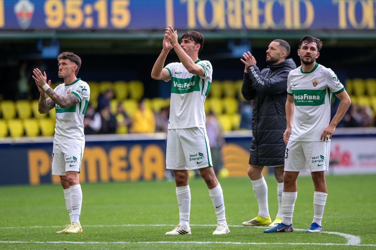 Josan, a la izquierda, y Redondo, a la derecha, agradecen el apoyo a los desplazados en La Cerámica.