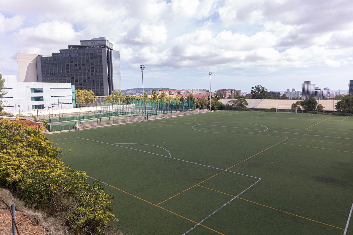 Pistas deportivas de la UB en la avenida Diagonal donde se construirá el campus del Hospital Clínic.
