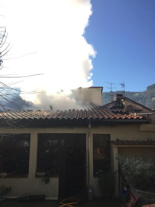 Incendio en el restaurante El Llar de Viri, en San Román de Candamo