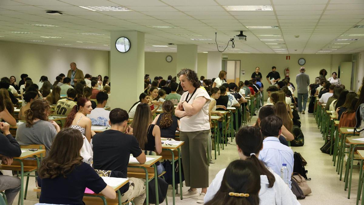 Ilusión y tranquilidad entre los alumnos gijoneses que realizan la PAU
