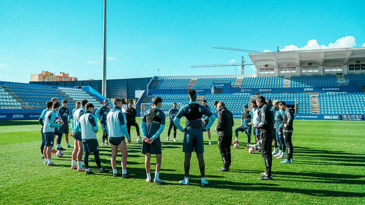La plantilla del Atlético Baleares de un entrenamiento en el Estadi Balear