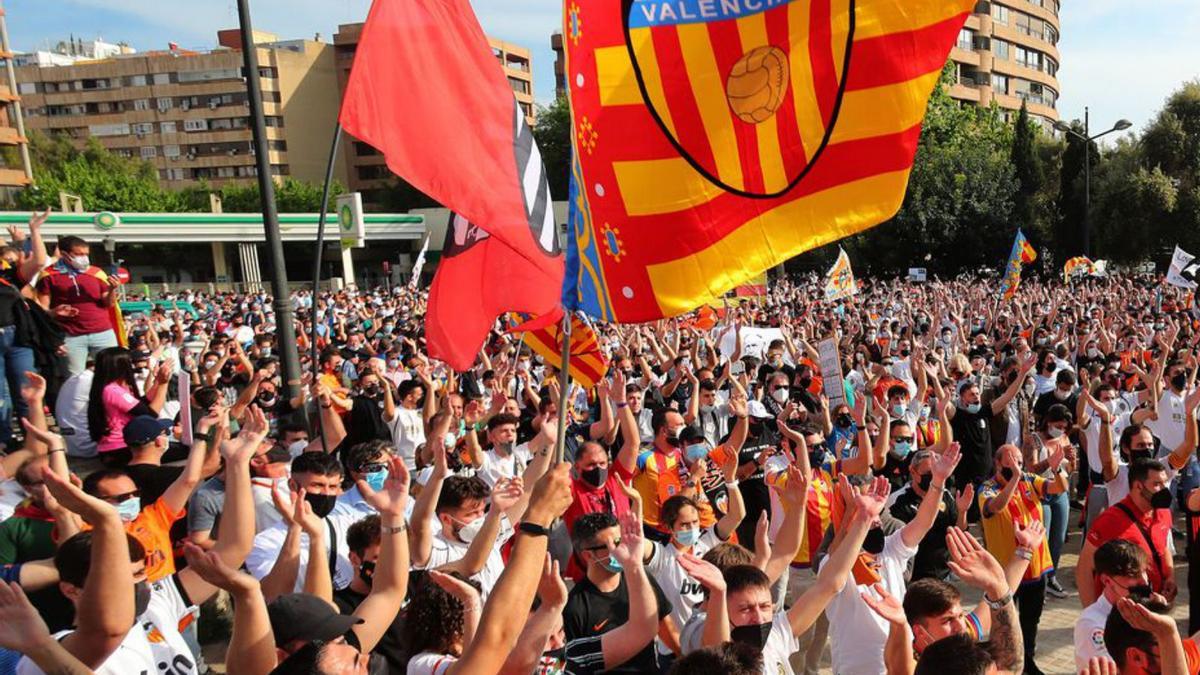 El valencianismo se convoca fuera de Mestalla para decir ‘basta’ a Lim