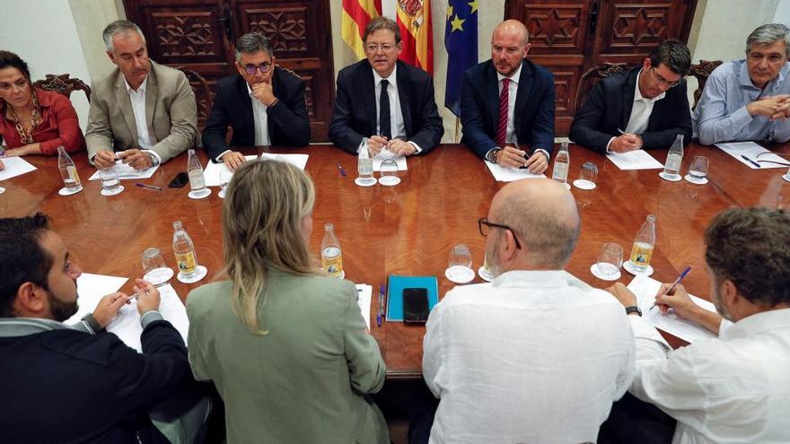 Puig, junto a Gaspar y Rodríguez, en la reunión con alcaldes.