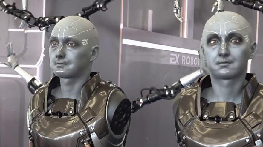 Humanoides expresivos y robots quirúrgicos revolucionan la Conferencia de Pekín
