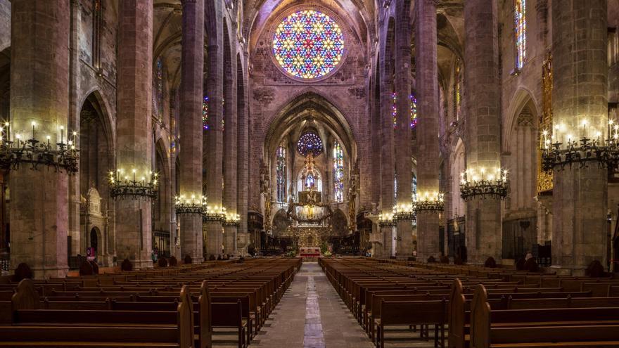 La Catedral de Mallorca restaurará el ventanal tríforo y un vitral de la Capilla Real