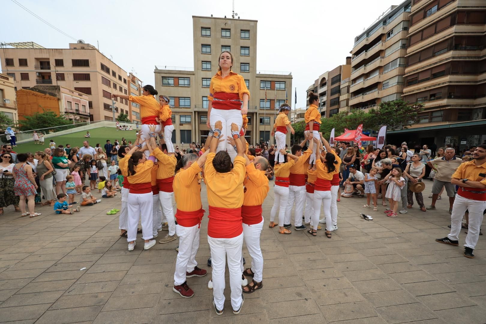 Les fotos de com Vila-real 'trau la llengua' per a defensar el valencià