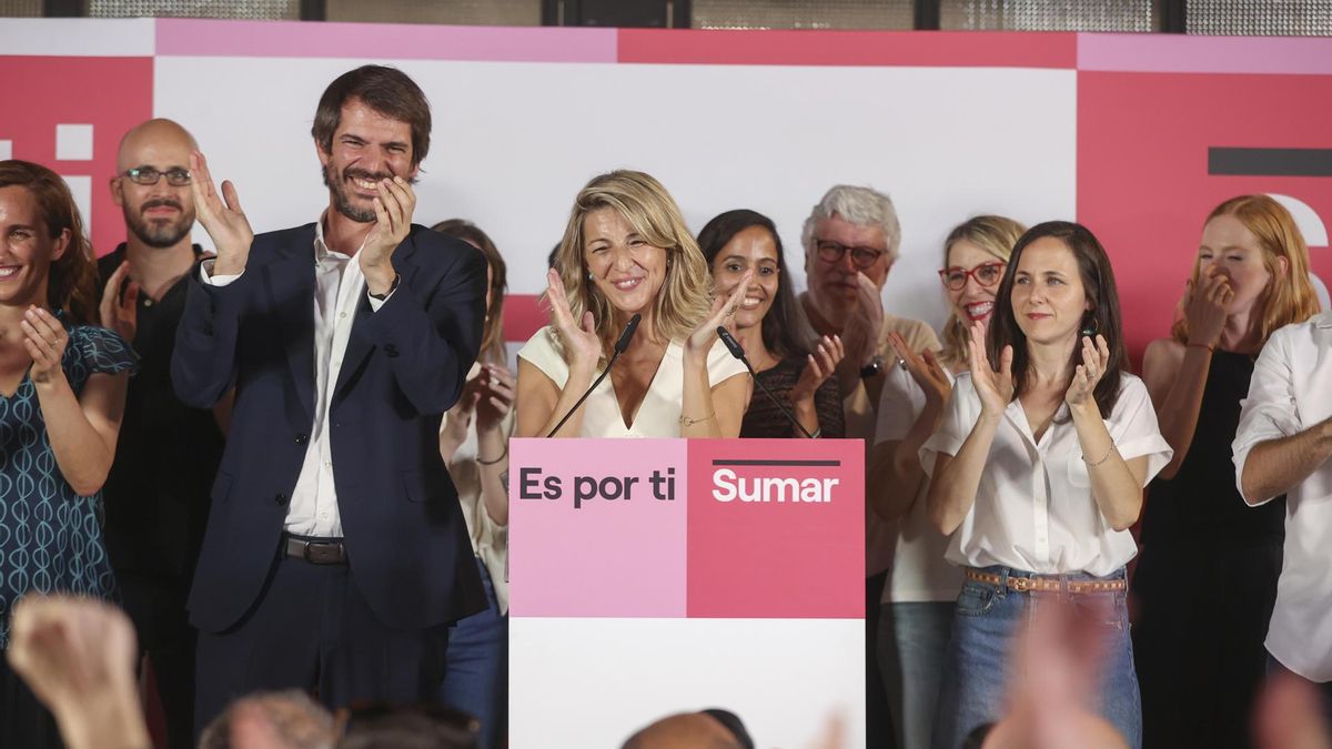 Yolanda Díaz en la noche electoral, junto a Ione Belarra.