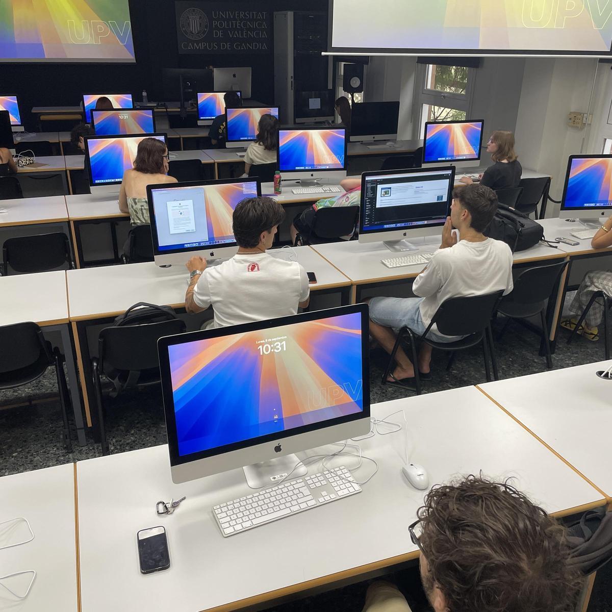 Estudiantes del Campus de Gandia, durante una clase