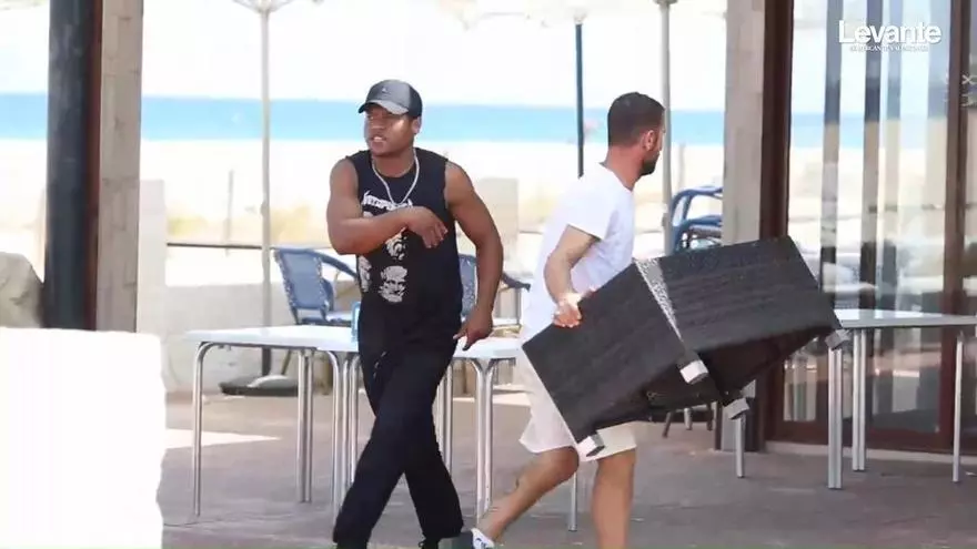 Bañistas desalojados de la playa del Saler