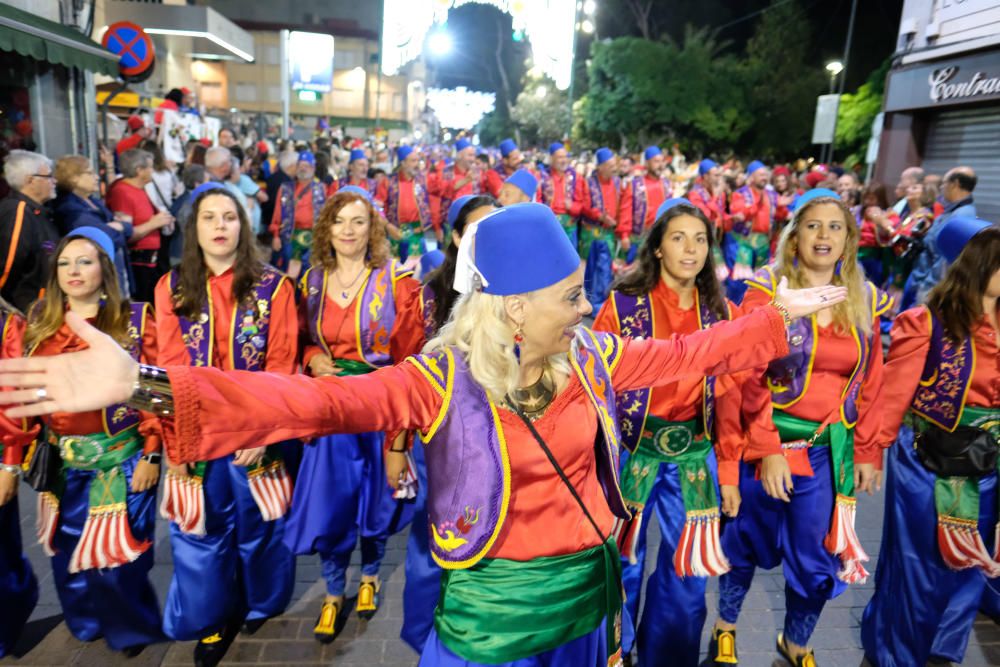 Entusiasmo y júbilo en el esperado desfile de la Retreta de Elda