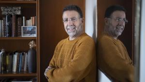 El psicólogo clínico y divulgador José Ramón Ubieto, en su casa, en Barcelona.