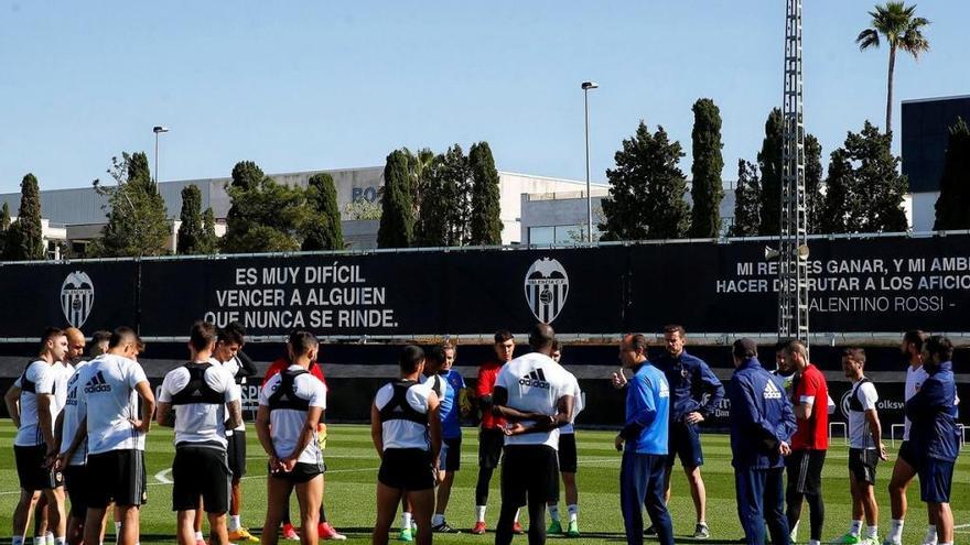 Voro y la plantilla, en el entrenamiento de hoy.