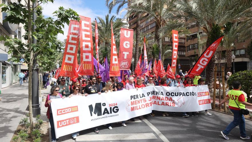 La reivindicación por &quot;una plena ocupación&quot; abre la manifestación del Primero de Mayo en Alicante