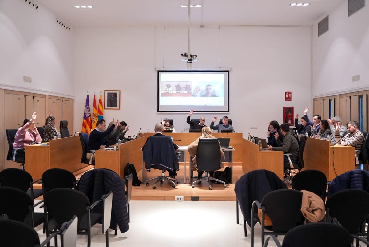 Un momento del pleno extraordinario del Consell de Formentera donde se ha aprobado el presupuesto para 2026