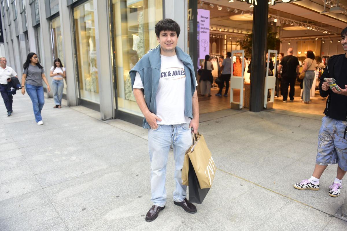 Daniel Arias en las rebajas de verano