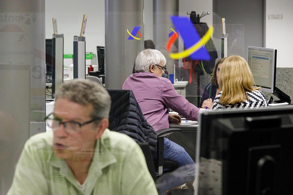 Mesa de atención al público de la Agencia Tribuaria, en una imagen de archivo.