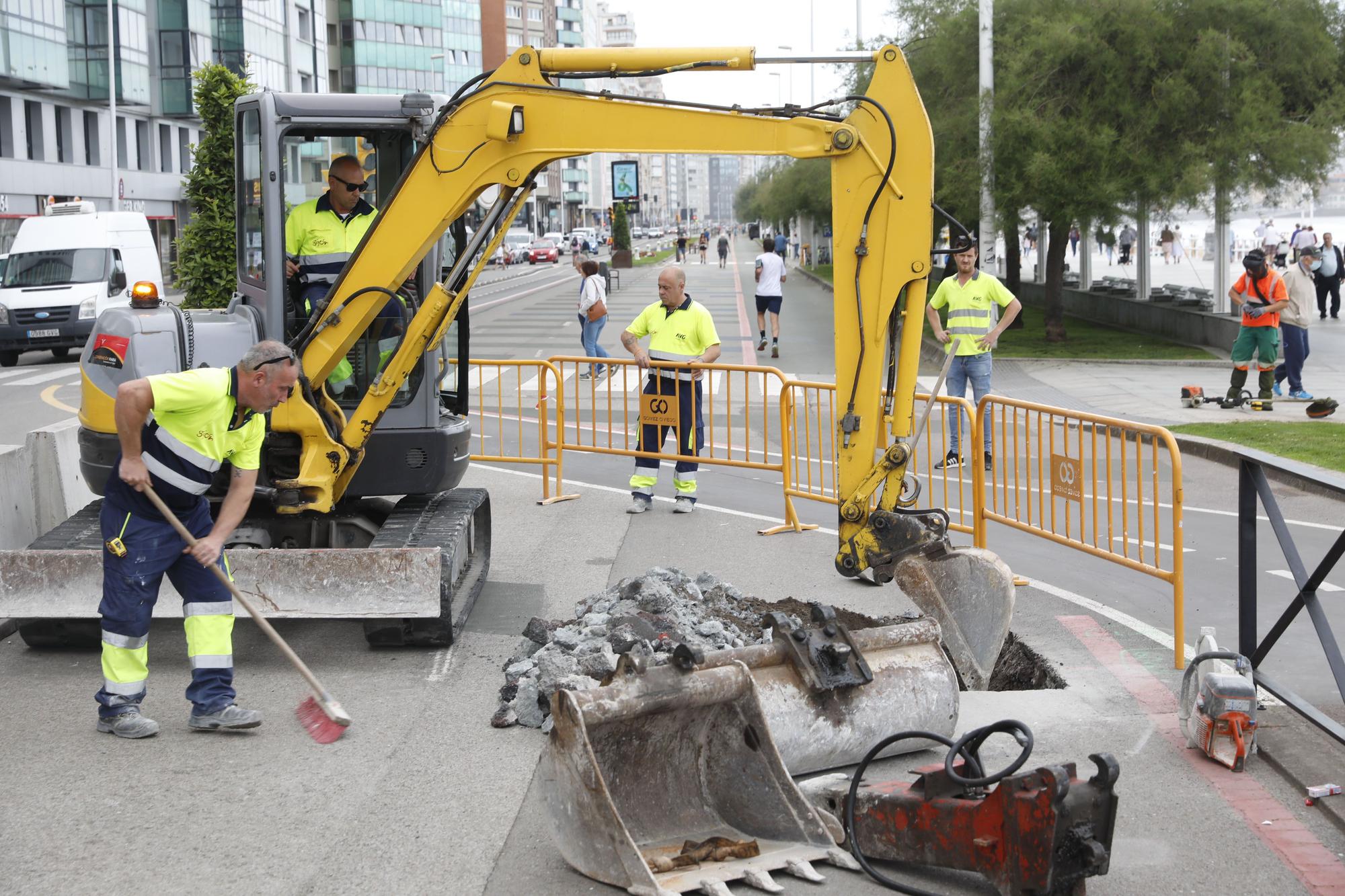 En imágenes: comienza la obra de desmantelamiento del "cascayu" en Gijón