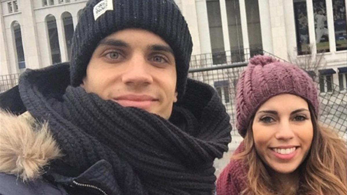 Marc Bartra y Melissa Jiménez, hace tres Navidades, en Nueva York.