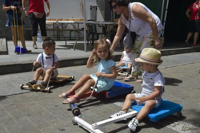 Juguetes tradicionales en la plaza de San Juan