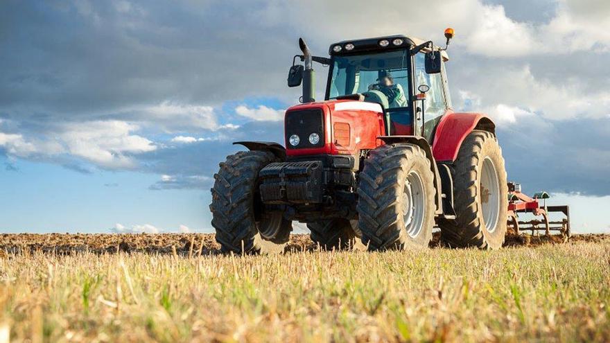 Muere un hombre en Lugo tras volcar el tractor que conducía