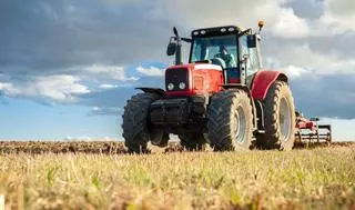 La Eurocámara apoya eximir de sanciones y controles ambientales a pequeños agricultores