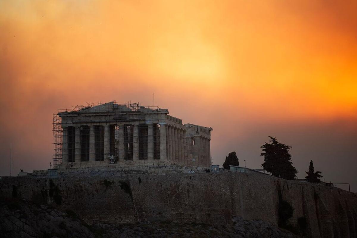 Grecia intensifica su lucha contra el fuego