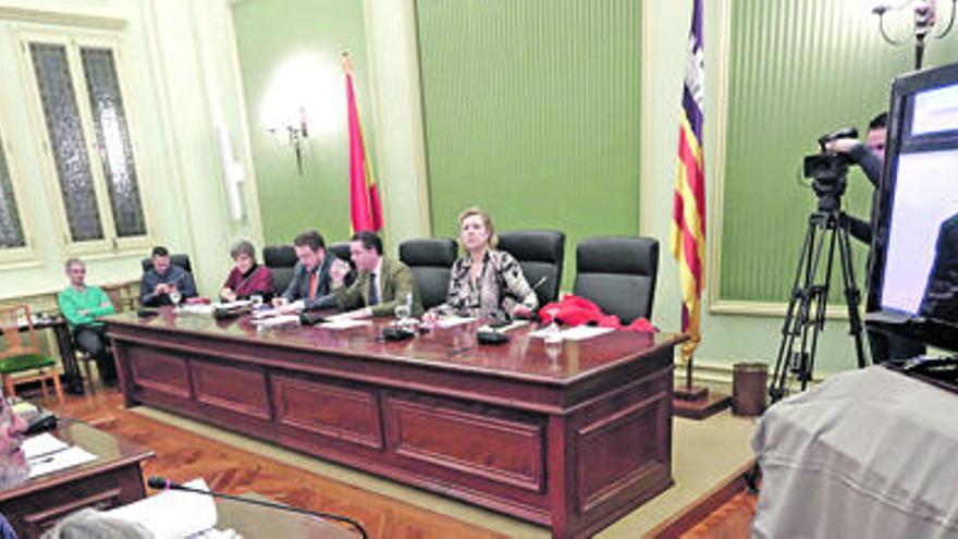 Florentino Pérez compareció en el Parlament por videoconferencia desde la sede central de ACS en Madrid.